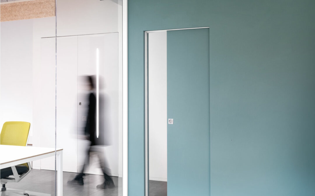 PORTES INVISIBLES, ECLISSE FAIT DE LA CONTINUITE DES SURFACES UN PRINCIPE CONSTRUCTIF